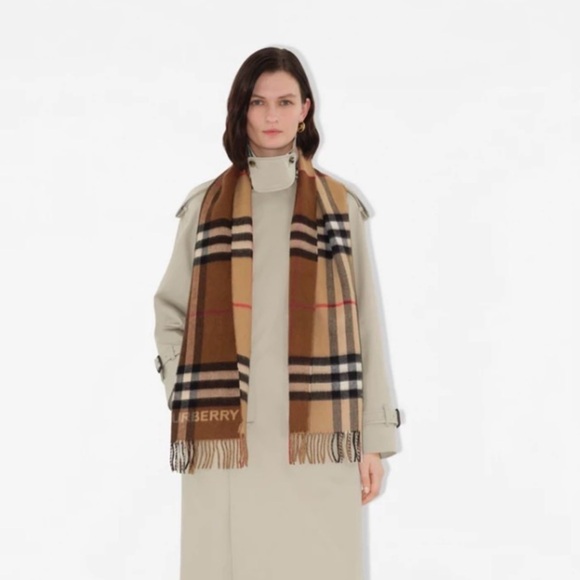 Burberry Classic Check Scarf in Brown and Tan. Excellent condition - Picture 4 of 8
